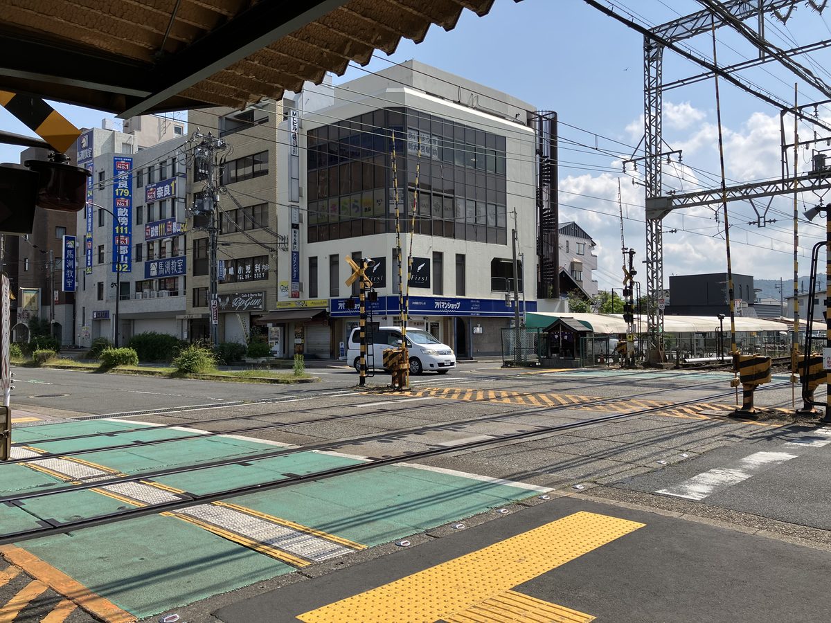 Railroad crossing near Shin-Omiya Station (Kintetsu Nara Line)