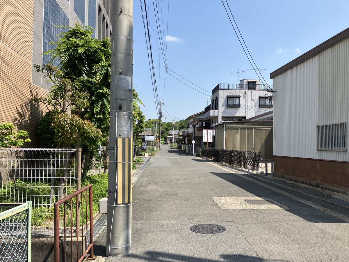 Narrow road between offices and houses leading to Futaiji Temple