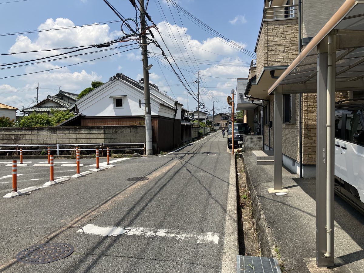 A narrow road — keep going straight