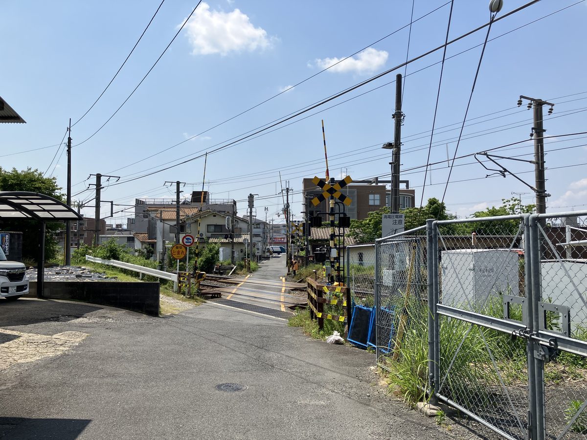 The JR Nara Line level crossing with barriers