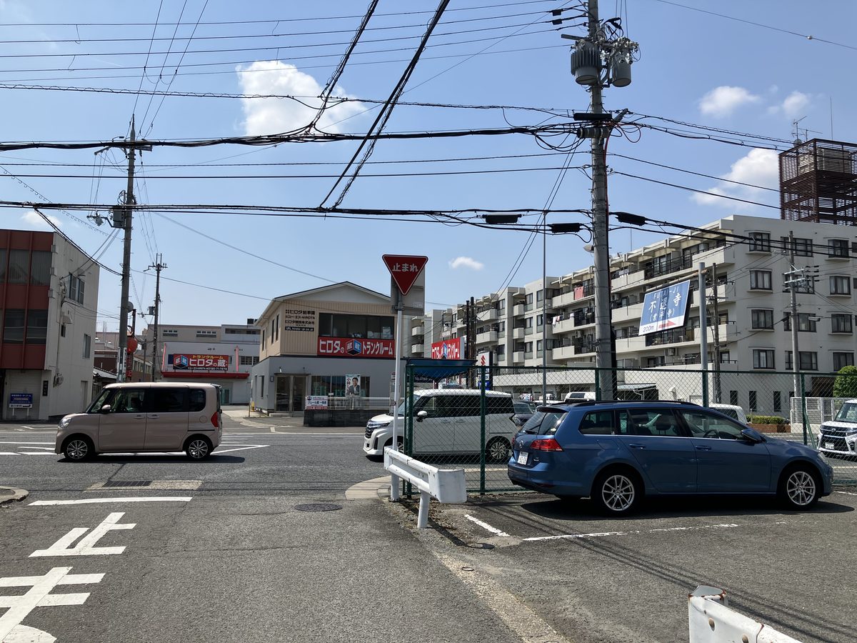 Intersection with Prefectural Route 104 (Tanida Nara Line). Turn right here.