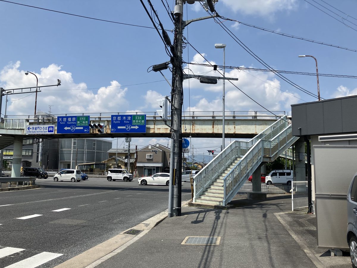 The overpass at the Hokeji Higashi intersection comes into view