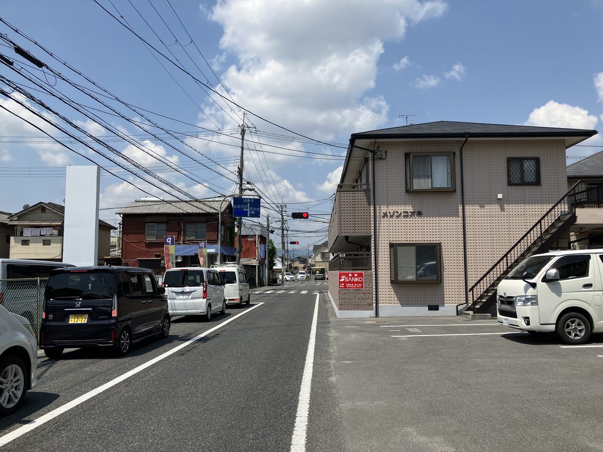The Hokeji intersection comes into view. Turn right here.