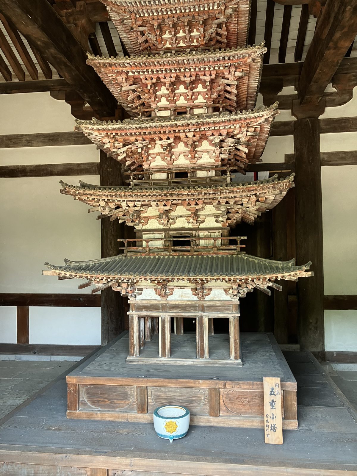 The only surviving five-story pagoda built in the Nara period — Japan's smallest National Treasure pagoda